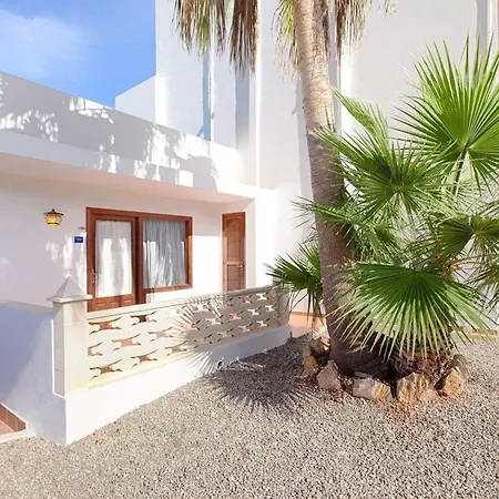 Apartment Mit Grossem Gemeinschaftspool By Interhome *