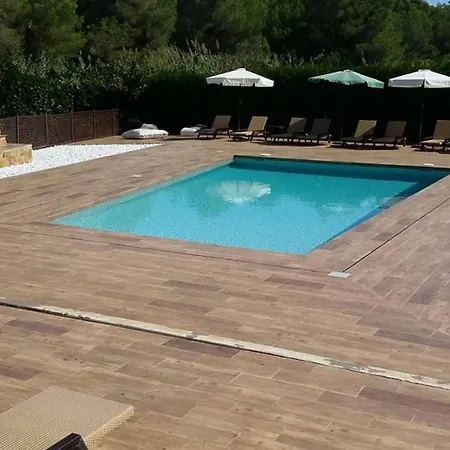 Apartment Mit Grossem Gemeinschaftspool By Interhome